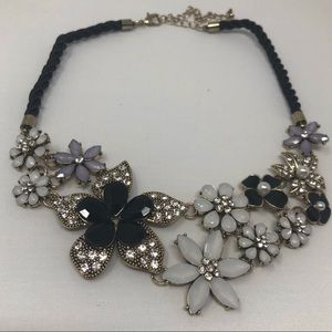 Black and white &crystal flower statement Necklace 16.74” with extender